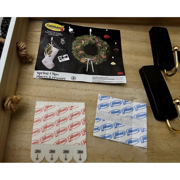 Command Hooks And Decorating Spring Clips Set - Picture 4 of 8